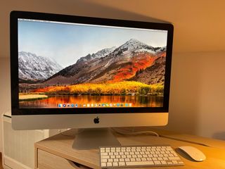 iMac 27 2011 Plata con magic mouse y keyboard