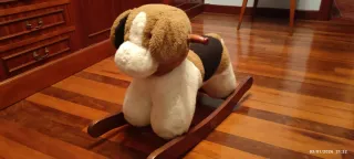 Perro balancín madera y peluche
