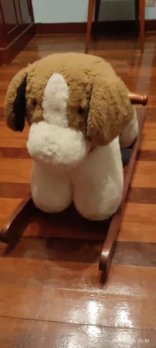Perro balancín madera y peluche