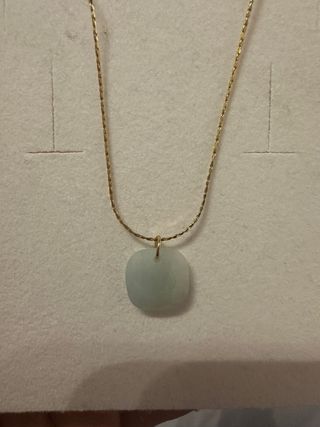 Colgante de acero inoxidable con piedra verde