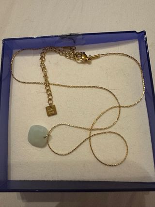 Colgante de acero inoxidable con piedra verde