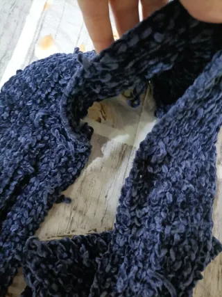 Sciarpa blu con pompon