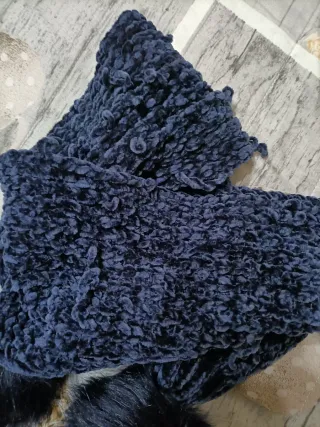 Sciarpa blu con pompon