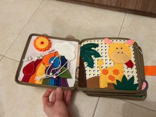 Libro interactivo montessori