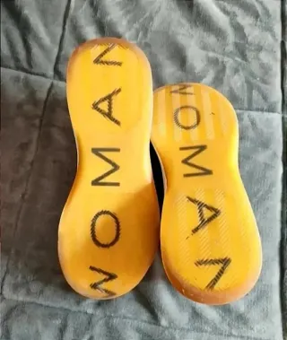 Botines transparentes.