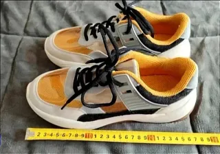 Botines transparentes.