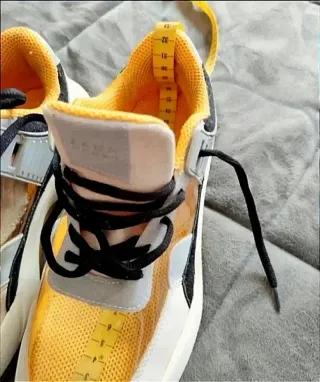 Botines transparentes.