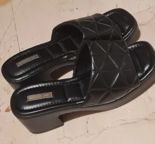 Sandalias cuña negras