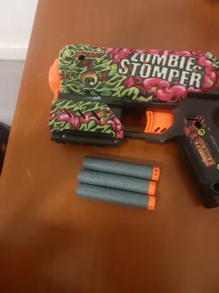 Pistola Estilo Nerf Zombie Stomper