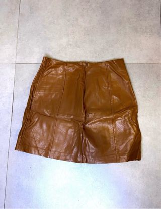 Falda marrón efecto piel