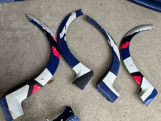 Aletines delanteros coche