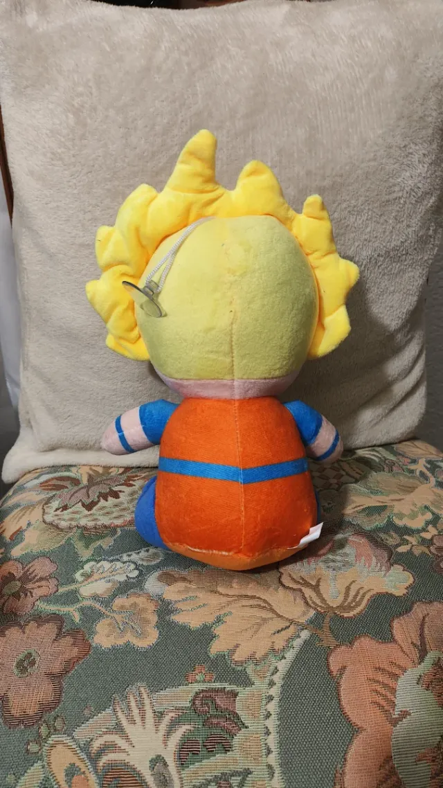 Peluche de Goku super saiyan (Dragon Ball Z)