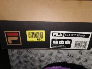 Zapatillas Fila Blancas y Plateadas Talla 41