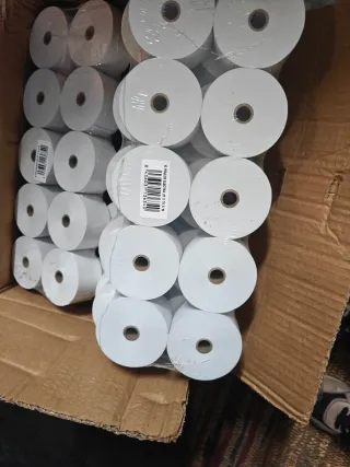 21 packs de 10 unidades de rollos de papel