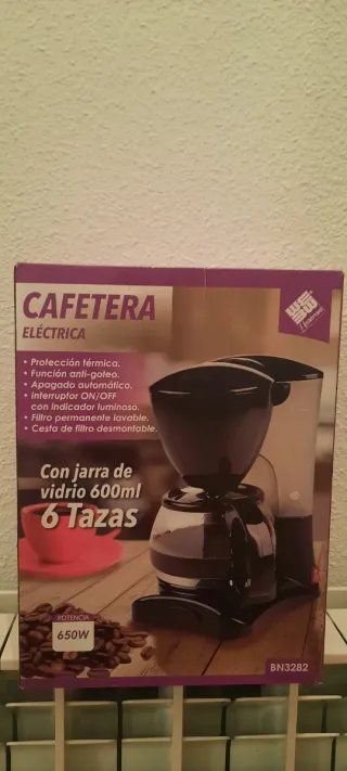 Cafetera Eléctrica 6 Tazas 650W -NUEVA-