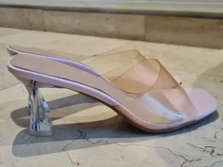 Tacones transparentes beige y rosa