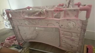 Cuna de juguete para muñecas
