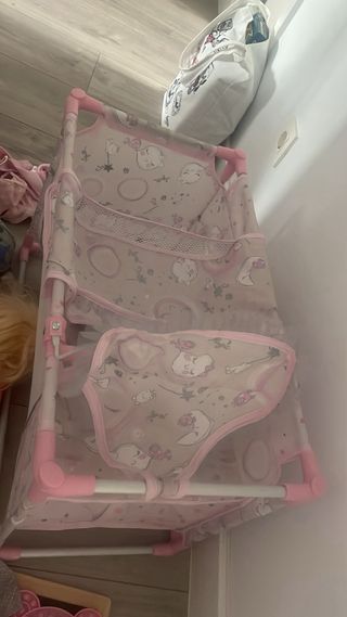 Cuna de juguete para muñecas