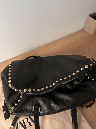 Bolso Zara Piel Negro Tachuelas Doradas Bandolera