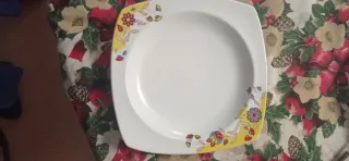 10 platos llanos porcelana pintados a mano.