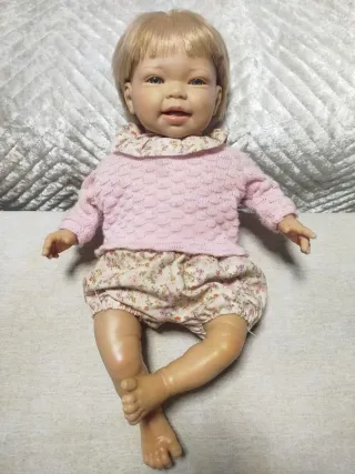 Muñeca bebé Reborn + Cuna