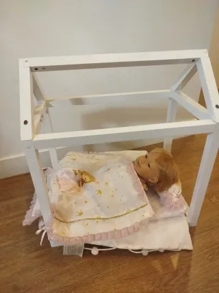 Muñeca bebé Reborn + Cuna