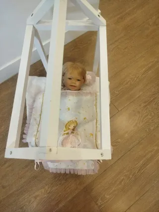 Muñeca bebé Reborn + Cuna