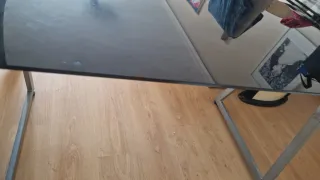 Mesa de cristal y metal