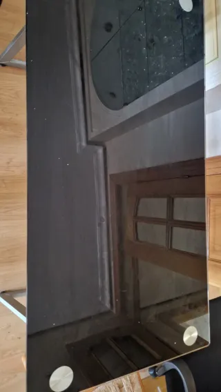 Mesa de cristal y metal