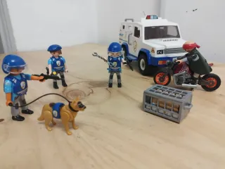 Playmobil: Coche patrulla, policía, perro y ladrón