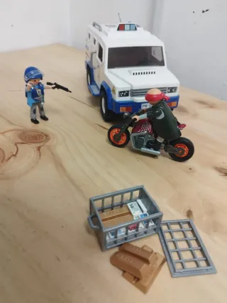 Playmobil: Coche patrulla, policía, perro y ladrón