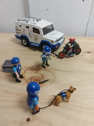 Playmobil: Coche patrulla, policía, perro y ladrón