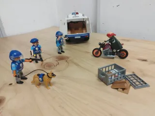 Playmobil: Coche patrulla, policía, perro y ladrón