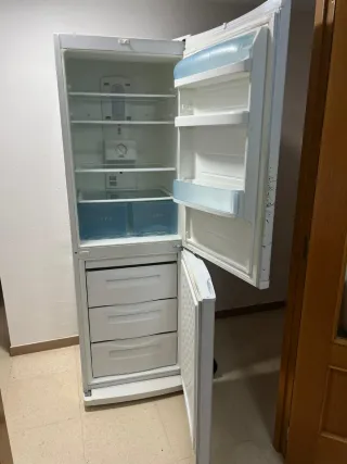Nevera blanca con cajones