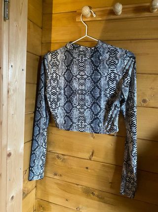 Top Shein manga larga estampado serpiente Talla S