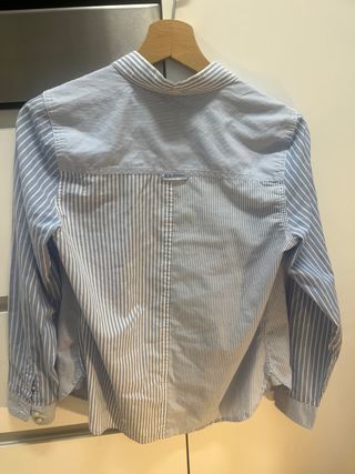 Camisa azul de rayas