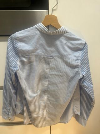 Camisa azul de rayas