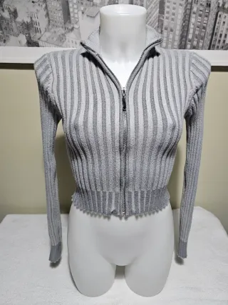 Chaqueta Bershka gris canalé cremallera