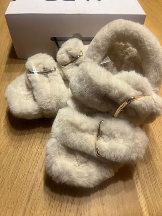 Sandalias pelo con hebillas