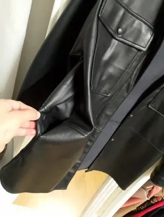 Chaqueta-camisa piel negra Stradivarius