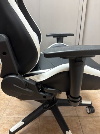 Silla Gaming Negra y Blanca Nueva