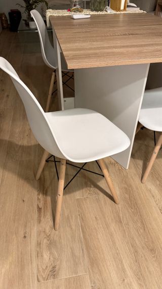 Mesa plegable y 4 sillas