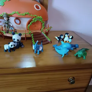 Muñecos goma dura animales del zoo con casita