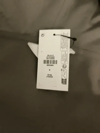 Forro polar gris con diseño médico