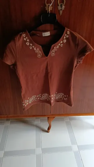 Camiseta marrón S con adornos fantasía