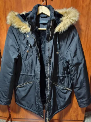 Abrigo Lefties Negro con Capucha y Pelo