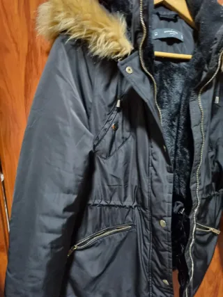 Abrigo Lefties Negro con Capucha y Pelo