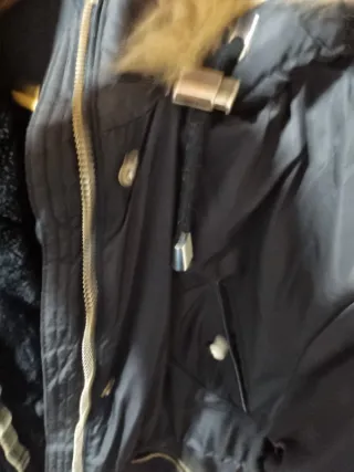 Abrigo Lefties Negro con Capucha y Pelo