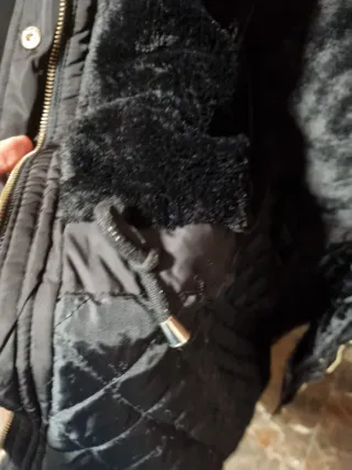 Abrigo Lefties Negro con Capucha y Pelo