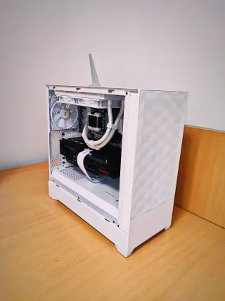 PC Gaming RX 9070 XT Ryzen 7 7800X3D 32GB DDR5